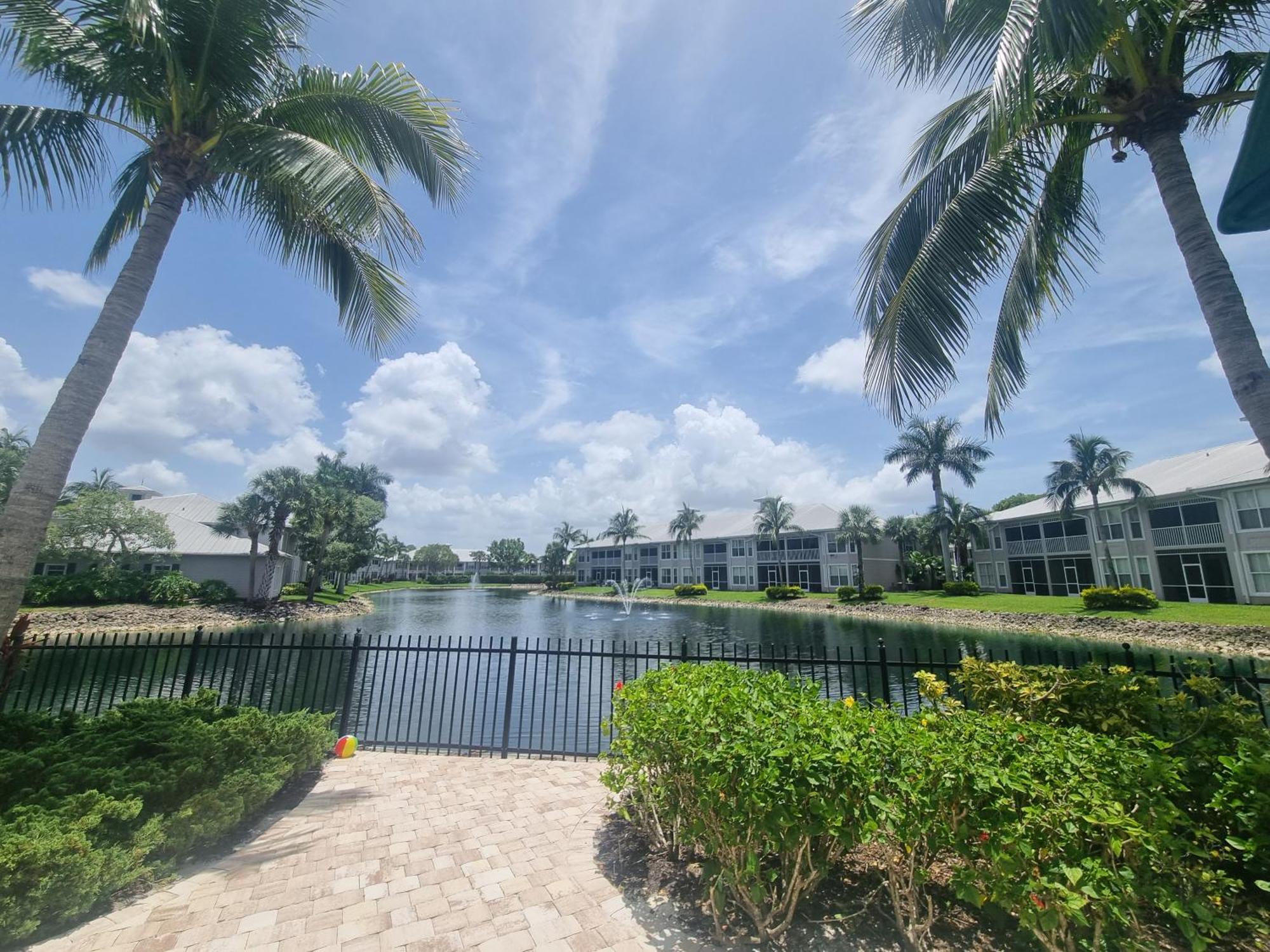 Stunning 2-Bedroom Plus Den Condo In Greenlinks Resort North North Naples Exteriér fotografie