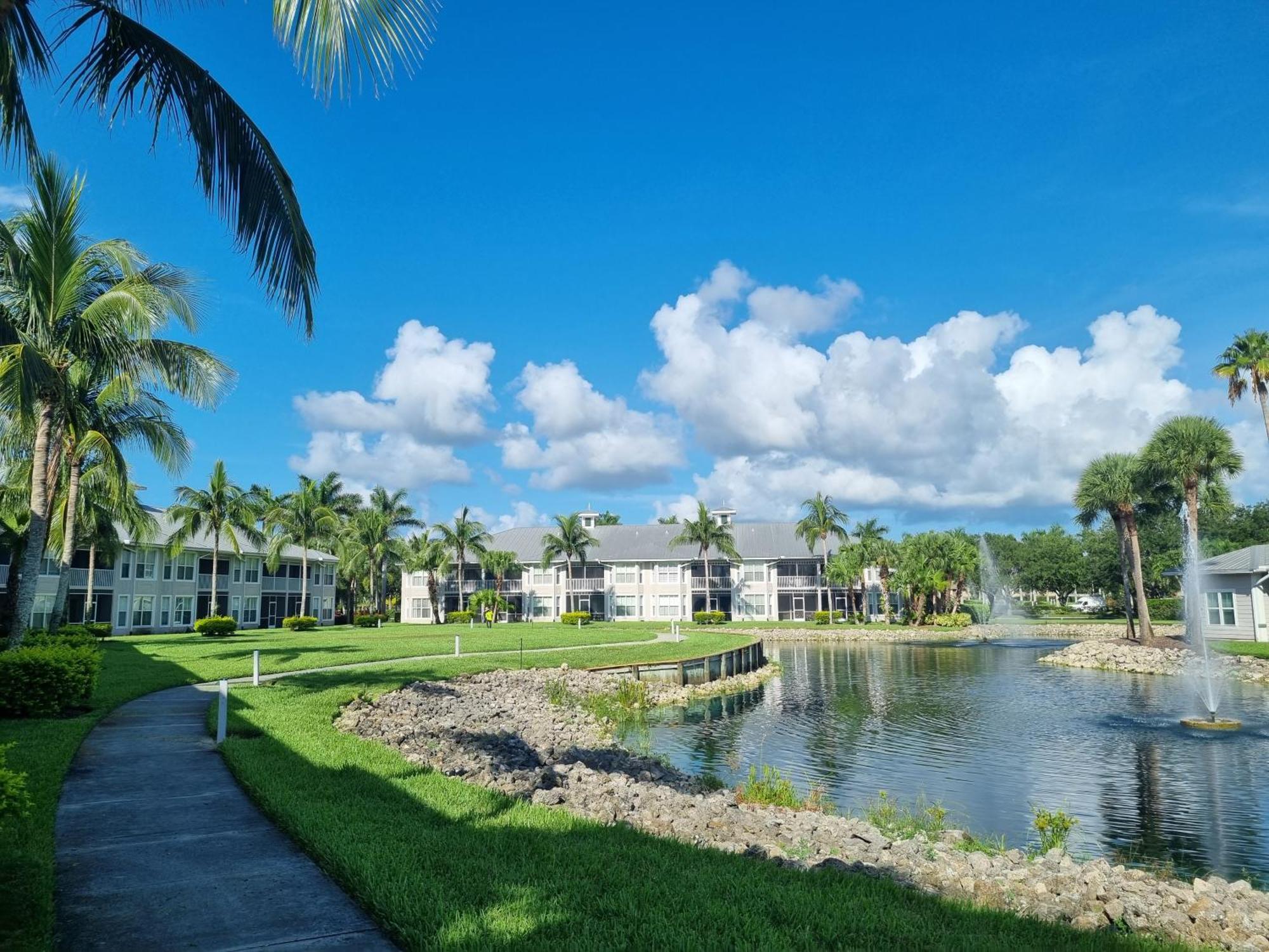 Stunning 2-Bedroom Plus Den Condo In Greenlinks Resort North North Naples Exteriér fotografie